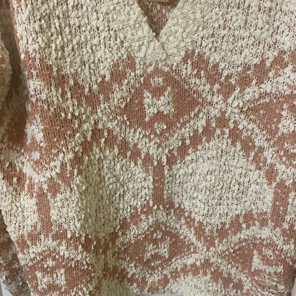 POL Boho Distressed Geometric Knit V-Neck Sweater - S / Fits L